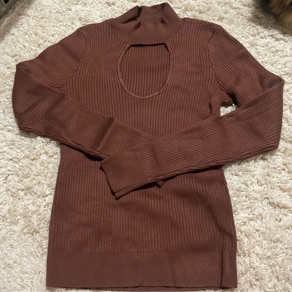 ABERCROMBIE & FITCH Long sleeve ribbed knit top size M - Picture 2 of 3